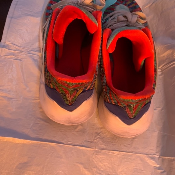 Kyrie 2 lows, size 11.5 Men - Picture 4 of 8